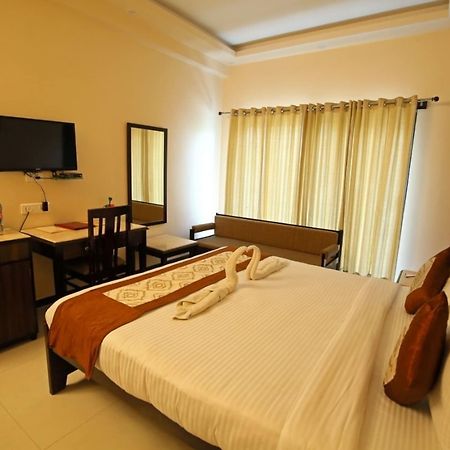 Tulip Le Grand Hotel Udaipur Exterior photo